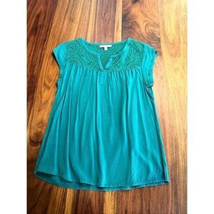Pale Sky Women's Green Kiara Eyelet Split Neck Cap Sleeve Blouse Medium